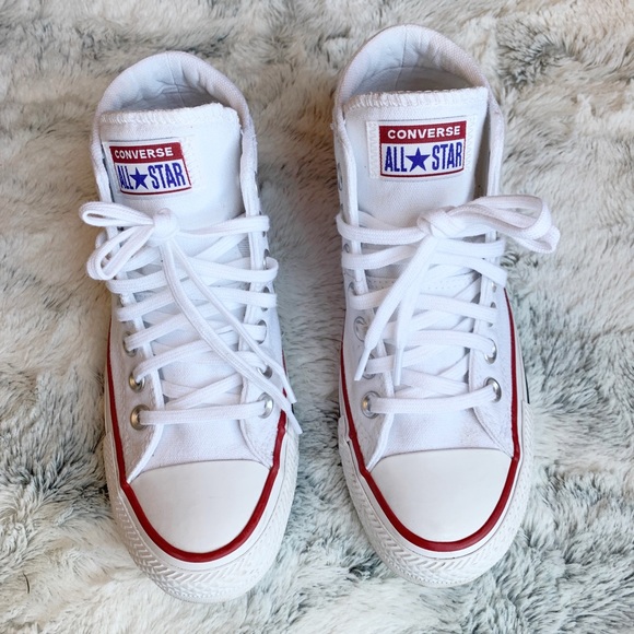 Converses - Picture 1 of 2